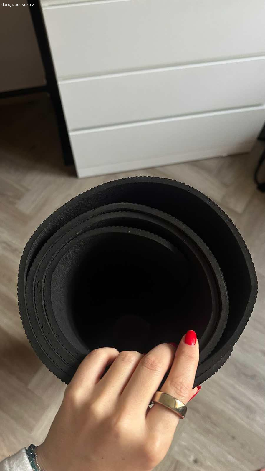 REZERVACE! Daruji velkou podložku na cvičení. Předávám dál z důvodu stěhování a redukce věcí. Podložka použita párkrát. Stav odpovídá fotografiím. 
K odběru v centru Hradce Králové. Pro zájem prosím volejte.