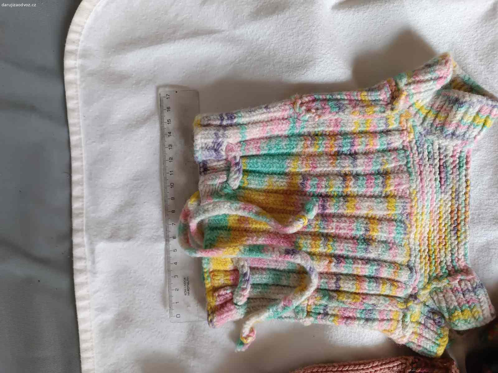 Daruji vlňáčky, vlněné svrchňáčky na pleny. Daruji vlňené svrchní kalhotky na pleny včetně lanolinu. Pletené z merino vlny. Za odvoz nebo poštovné.