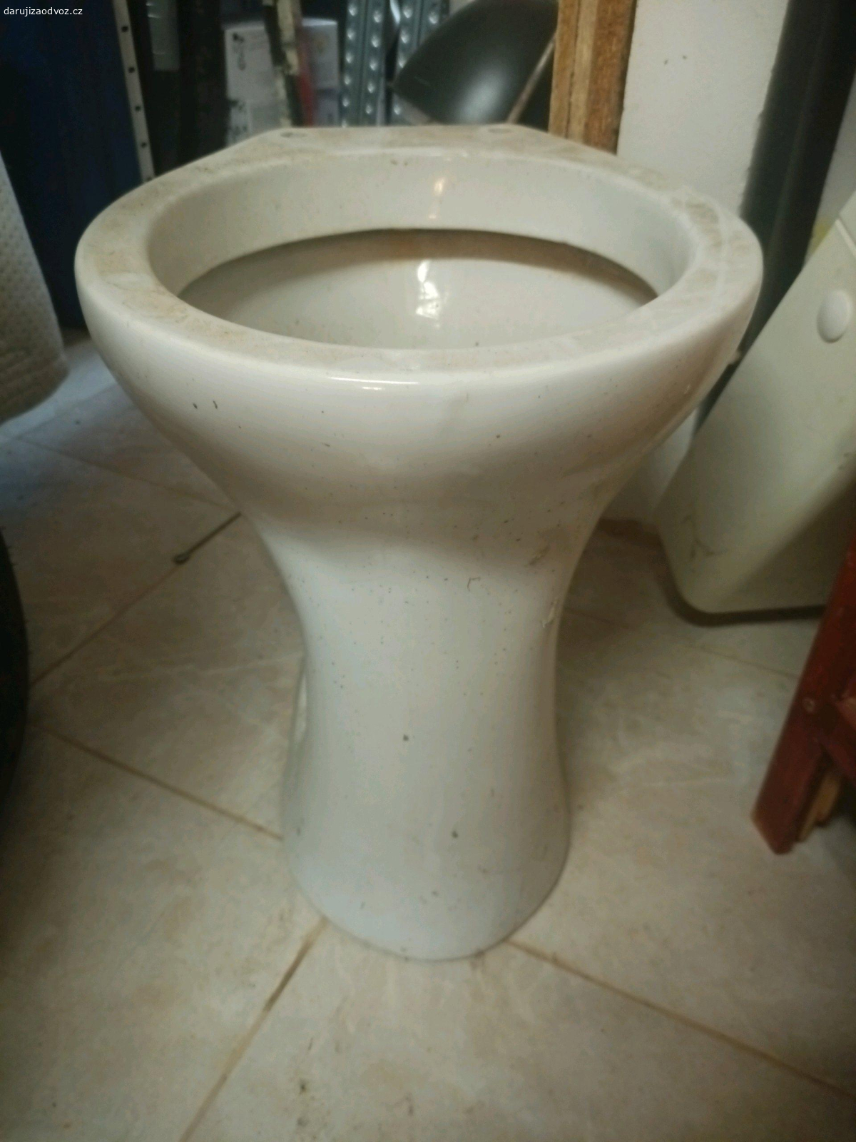 Daruji wc. Daruji toaletní mísu i s nádržkou. zadní vývod. V dobrém stavu, plně funkční.