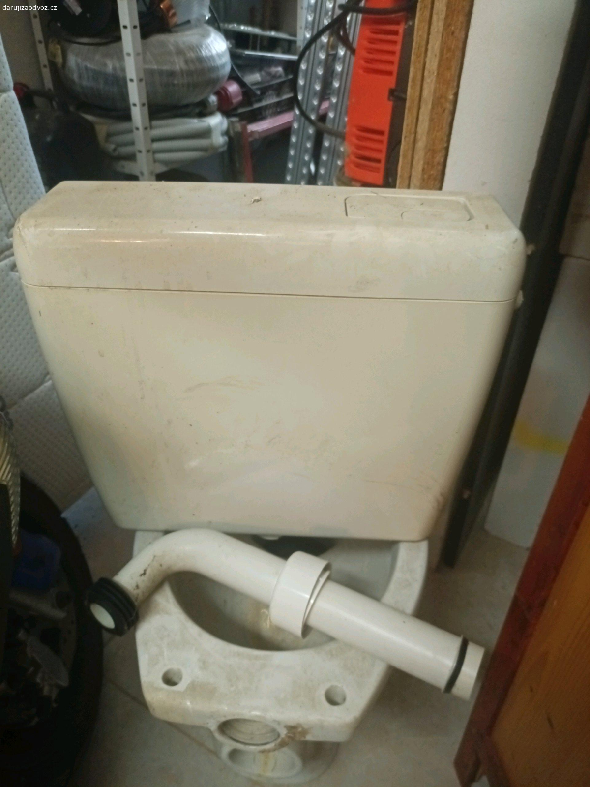 Daruji wc. Daruji toaletní mísu i s nádržkou. zadní vývod. V dobrém stavu, plně funkční.