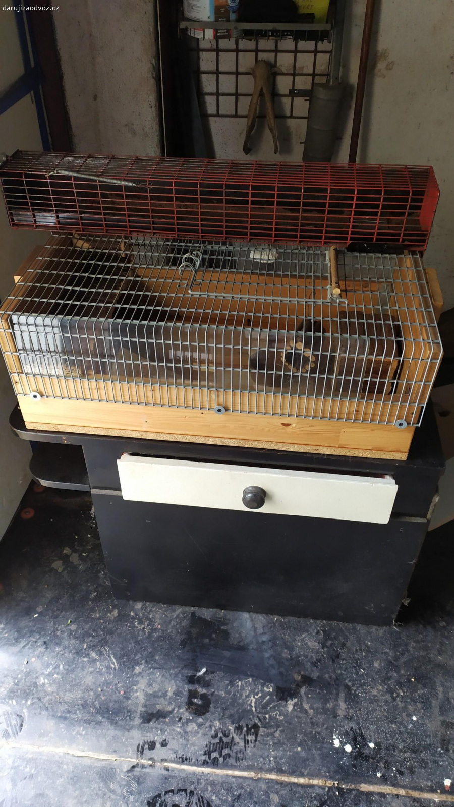 Vyměním za instantní  jihlavanku. sestavu pro pískomily nebo křečky klec plus skříňka