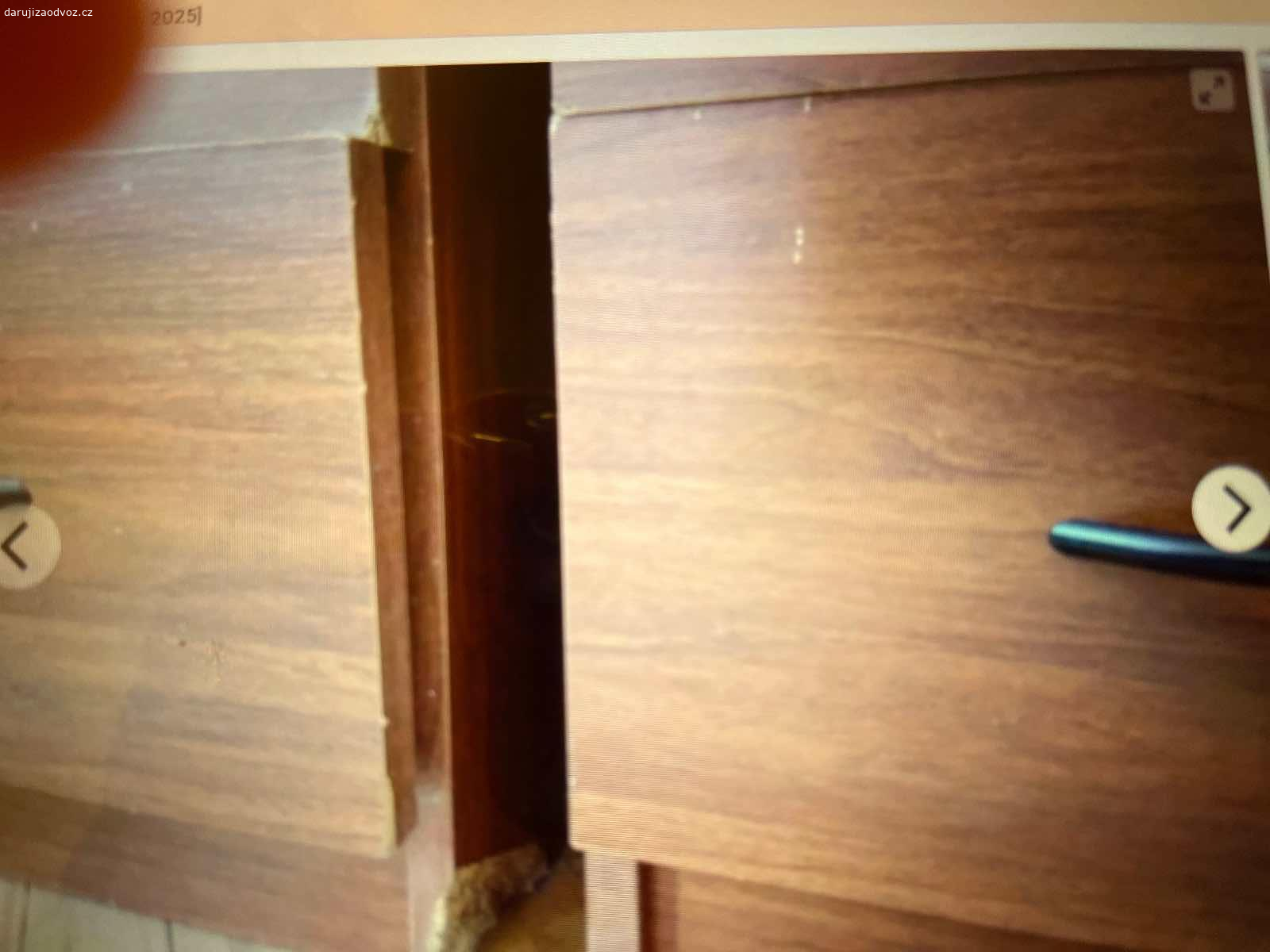 Daruji za odvoz 2 komody. 2 komody vyrobené na zakázku, menší povrchové vady. 4.šuplíky.
Rozměry 125x100x45. 
Funkčnost dobra