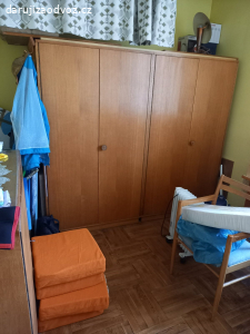 Daruji za odvoz 2 skříně