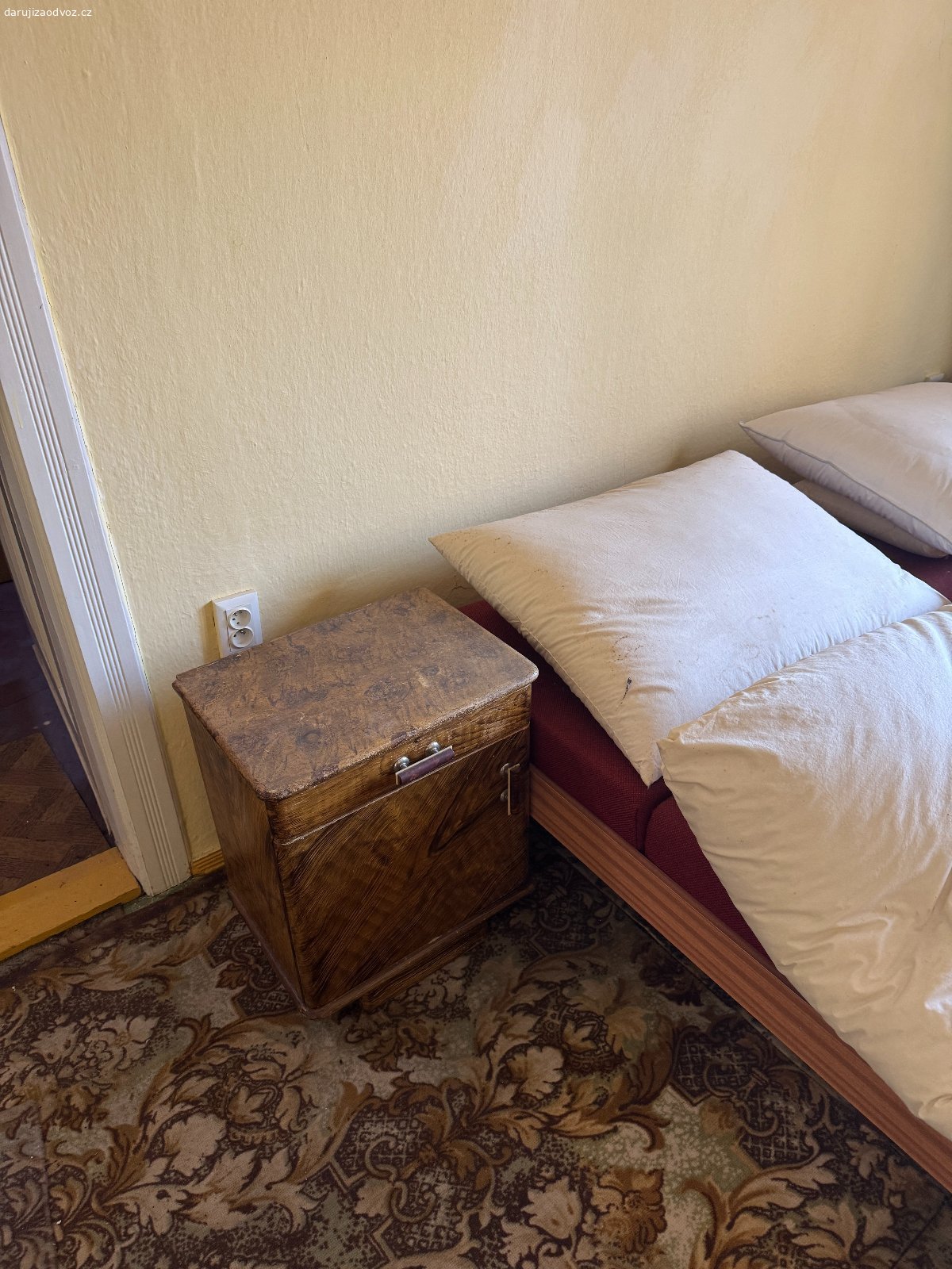 Daruji za odvoz 5. Daruji za odvoz cokoliv ze zobrazeného v příloze. Podmínkou je osobní odvoz po 17 hod. dle domluvy (Kravaře ve Slezsku). Důrazně upozorňuji, že nikam nic nevozím. A slevu nedávám jelikož není z čeho - vše je za odvoz. PS: upozornuji že vše co je na fotkách již nemusí být k dispozici jelikož kdo dřív přijde, ten dřív převezme. A prosím nepište, zda ještě je, přidte podívejte se a odvezte cokoliv z nabízeného a dostupného.