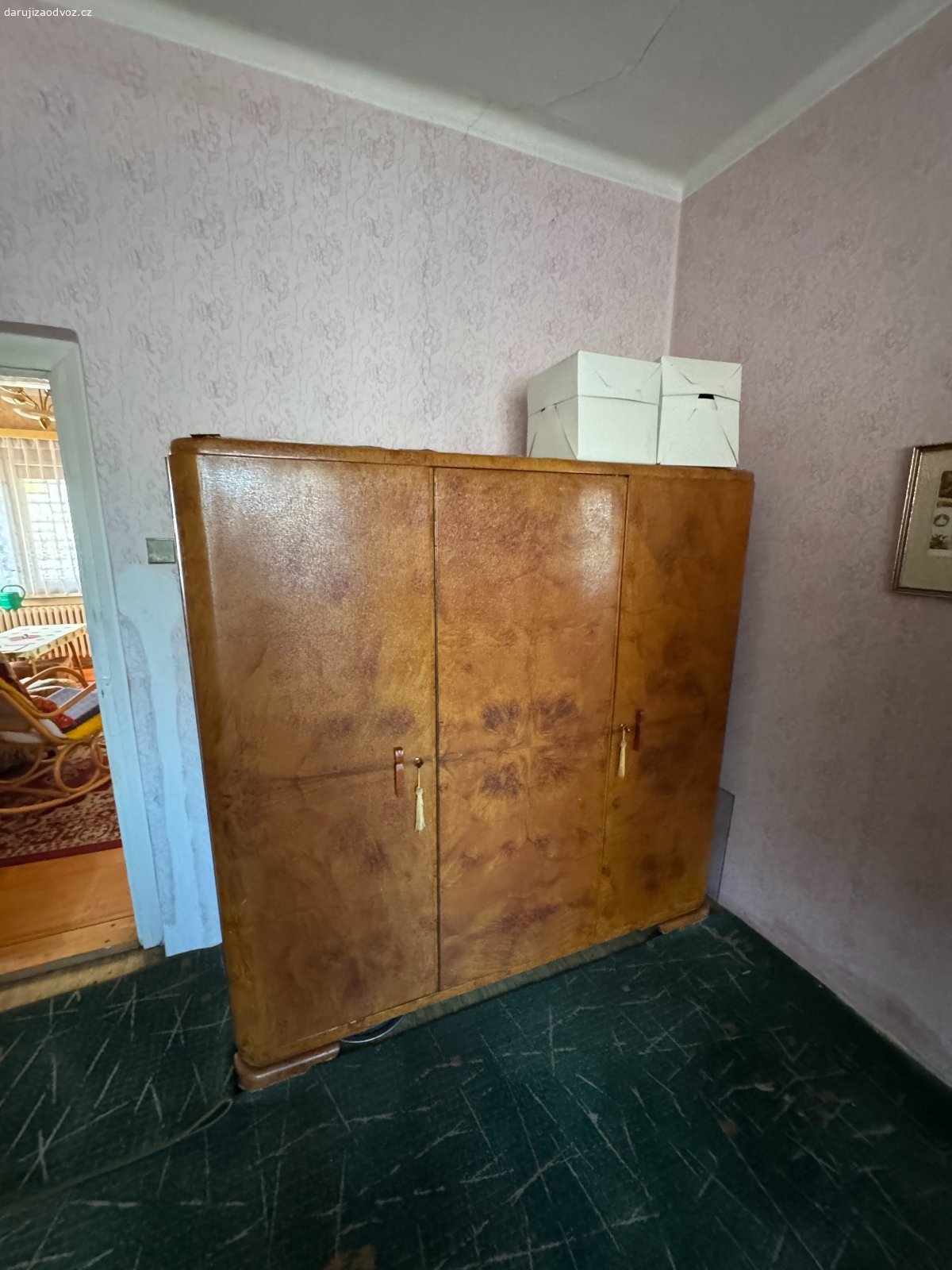 Daruji za odvoz 7. Daruji za odvoz cokoliv ze zobrazeného v příloze. Podmínkou je osobní odvoz po 17 hod. dle domluvy (Kravaře ve Slezsku). Důrazně upozorňuji, že nikam nic nevozím. A slevu nedávám jelikož není z čeho - vše je za odvoz. PS: upozornuji že vše co je na fotkách již nemusí být k dispozici jelikož kdo dřív přijde, ten dřív převezme. A prosím nepište, zda ještě je, přijdte podívejte se a odvezte cokoliv z nabízeného a dostupného.