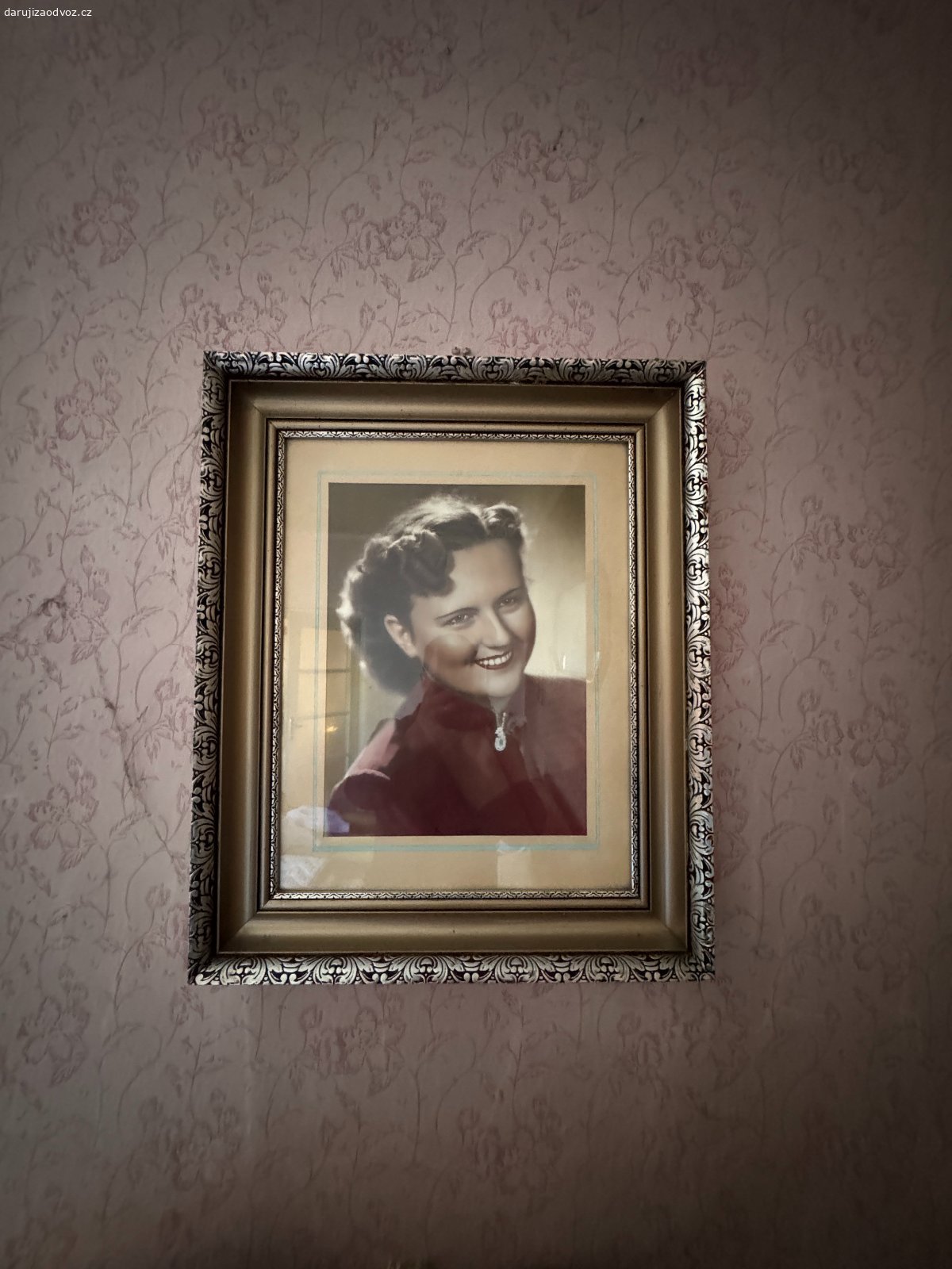 Daruji za odvoz 8. Daruji za odvoz cokoliv ze zobrazeného v příloze. Podmínkou je osobní odvoz po 17 hod. dle domluvy (Kravaře ve Slezsku). Důrazně upozorňuji, že nikam nic nevozím. A slevu nedávám jelikož není z čeho - vše je za odvoz. PS: upozornuji že vše co je na fotkách již nemusí být k dispozici jelikož kdo dřív přijde, ten dřív převezme. A prosím nepište, zda ještě je, přijdte podívejte se a odvezte cokoliv z nabízeného a dostupného.