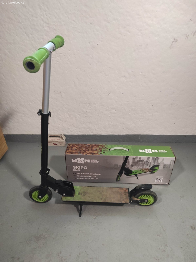 Daruji za odvoz dětskou skládací koloběžku.