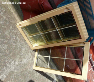 Daruji za odvoz dvířka a police