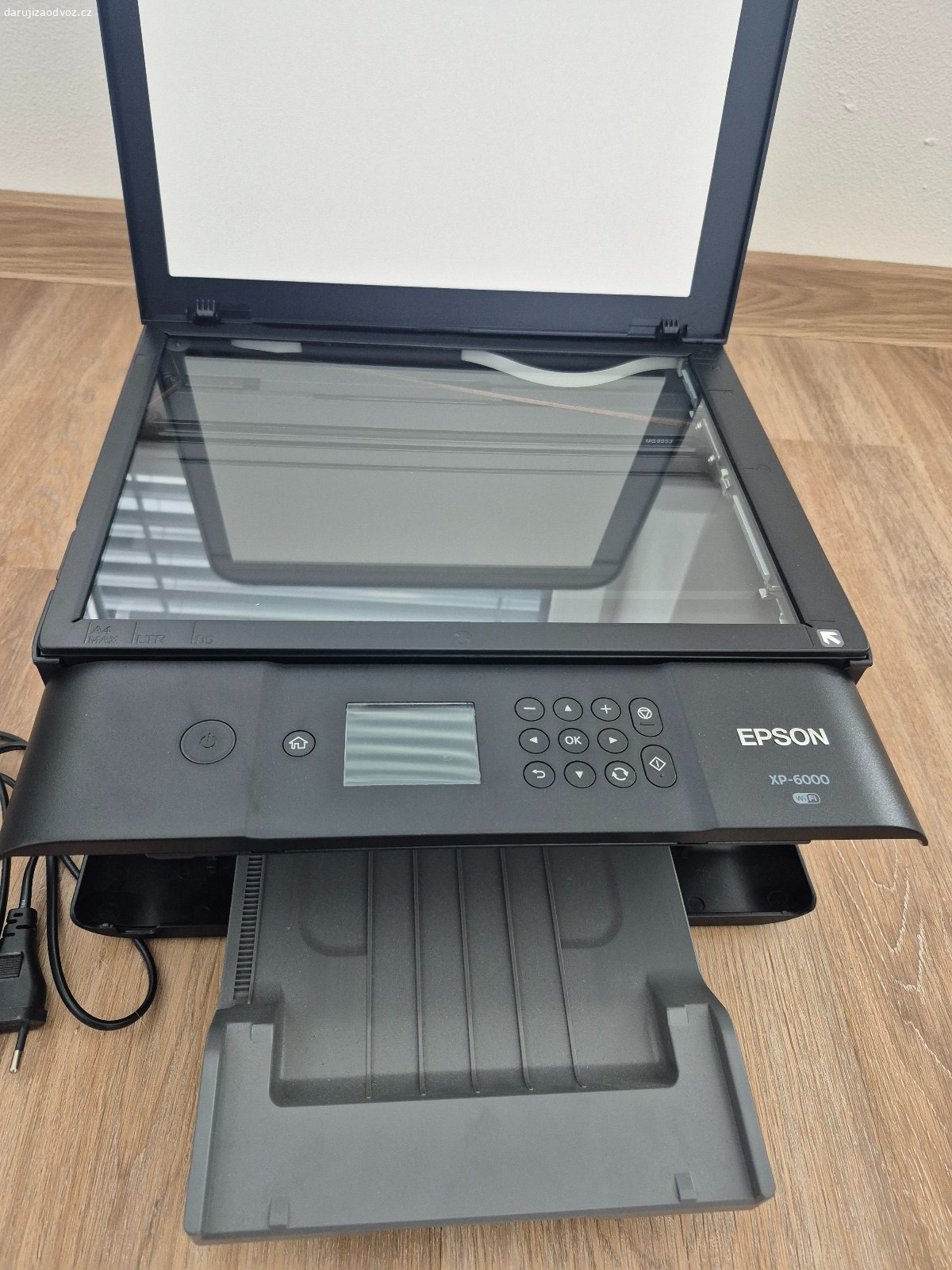 Daruji za odvoz inkoustovou tiskárnu se skenerem. Tiskárna multifunkční Epson Expression Premium XP-6000 A4, 32str./min., 32str./min., 5760 x 1440, automatický duplex
Rok pořízení 2023, používána občas až výjimečně.
Součástí balení je kabel zdrojový a datový.
Pouze osobní odběr v Mohelnici.