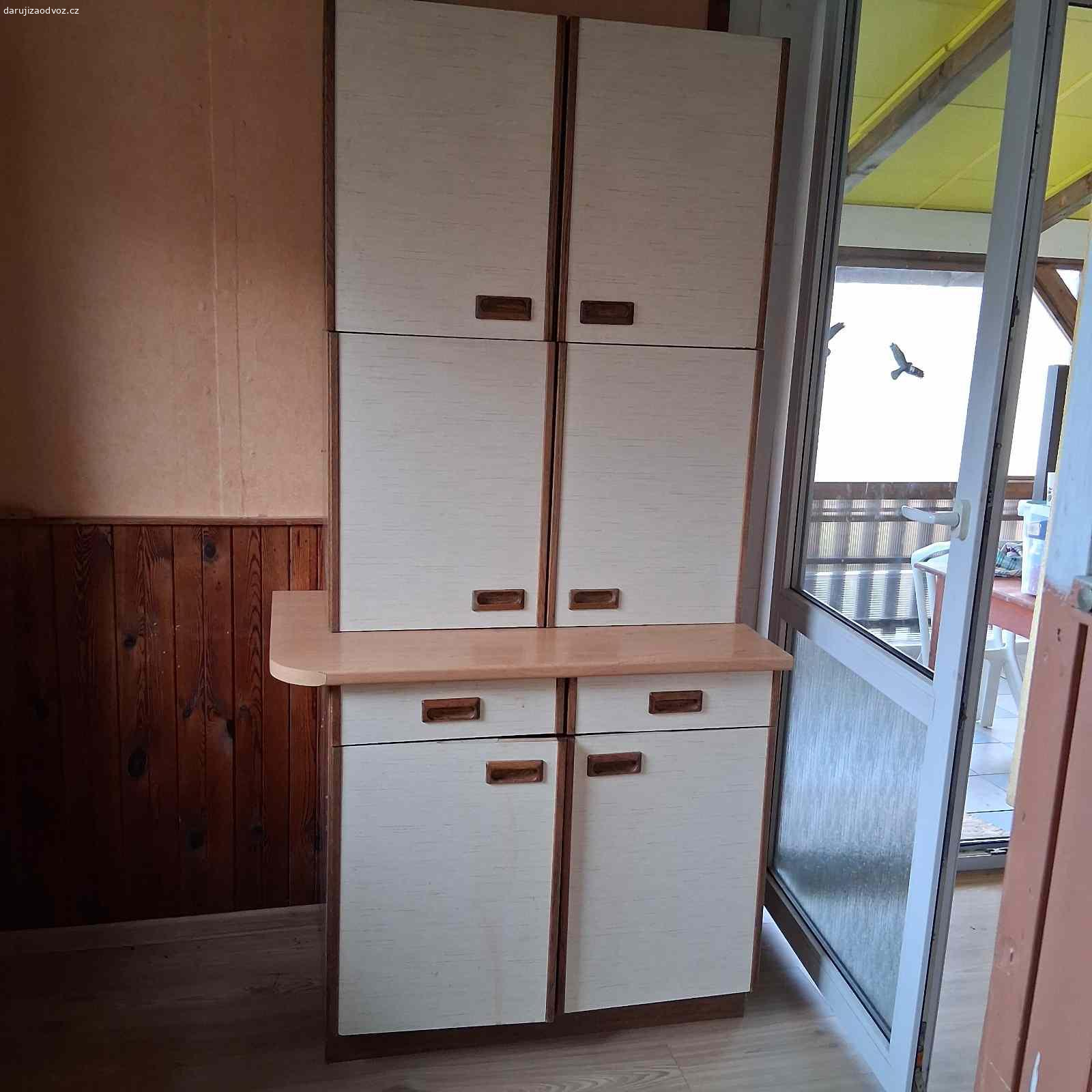 Daruji za odvoz kuchyňskou linku. Daruji za odvoz kuchyňskou linku