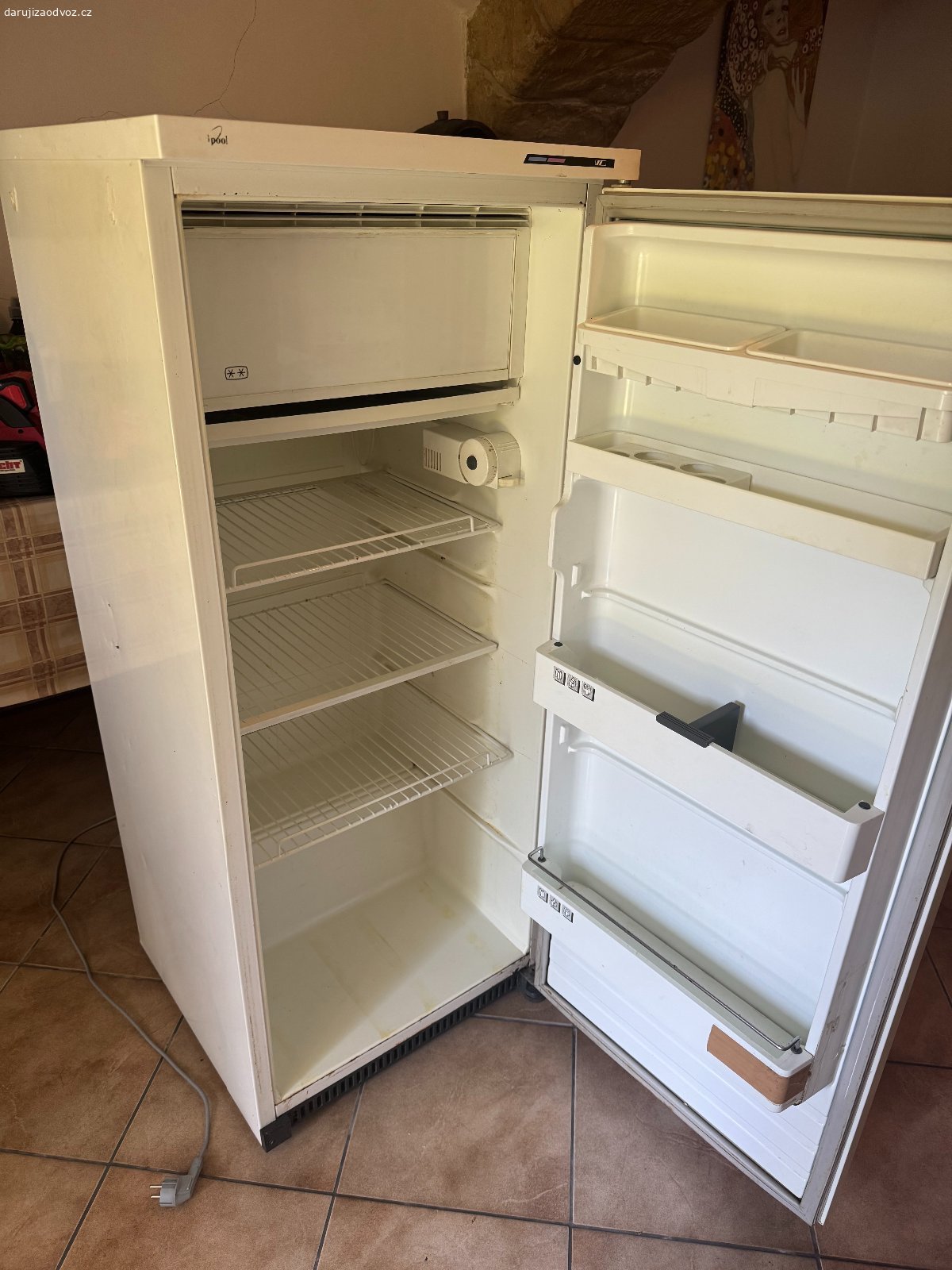 Daruji za odvoz ledničku. Daruji za odvoz starou ale spolehlivou italskou lednici Whirlpool
Rozměry 55 x 60 x 135