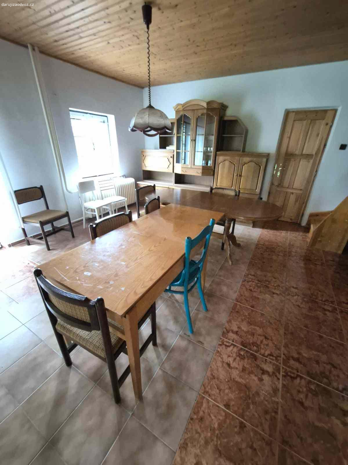 Daruji za odvoz nábytek. Daruji za odvoz veškerý nábytek, který je na přiložených fotografiích.