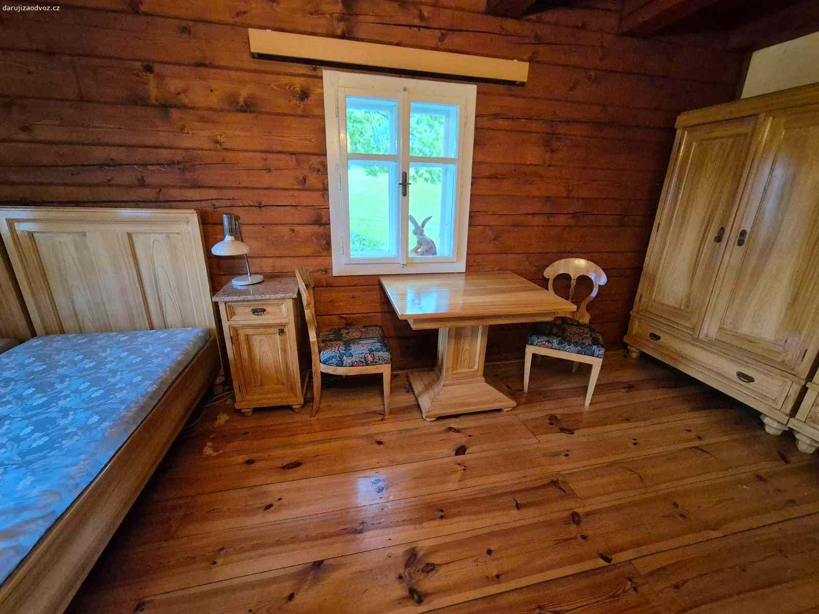 Daruji za odvoz nábytek. Daruji za odvoz veškerý nábytek, který je na přiložených fotografiích.