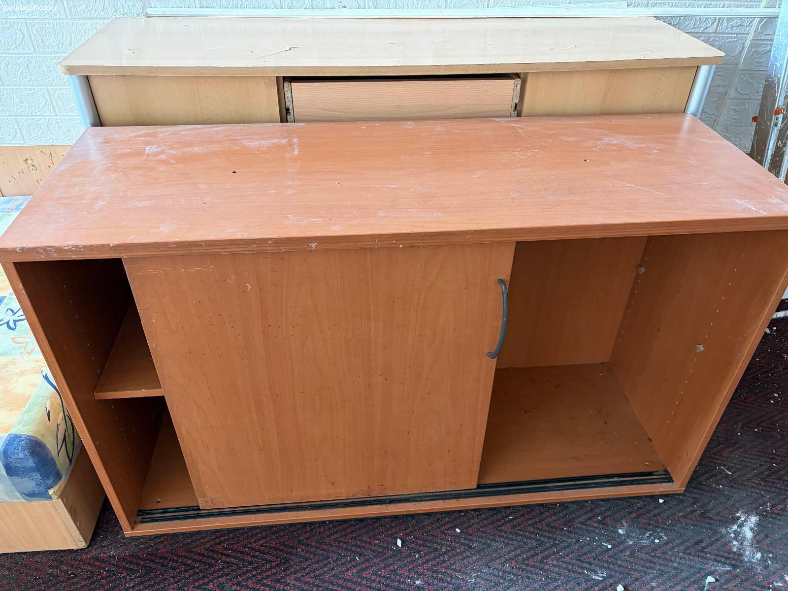 Daruji za odvoz nabytek. Sedací souorava, křesla, tv stolek, stůl a skřínky 
Jen vlastní odvoz, v blízkosti Prahy 6