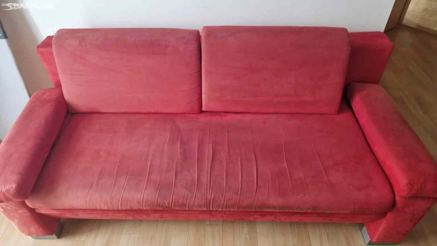 Daruji za odvoz rozkládací pohovku. Daruji za odvoz rozkládací pohovku o rozměrech cca 100*200 cm v nerozloženém stavu. Opotřebení viz fotografie.