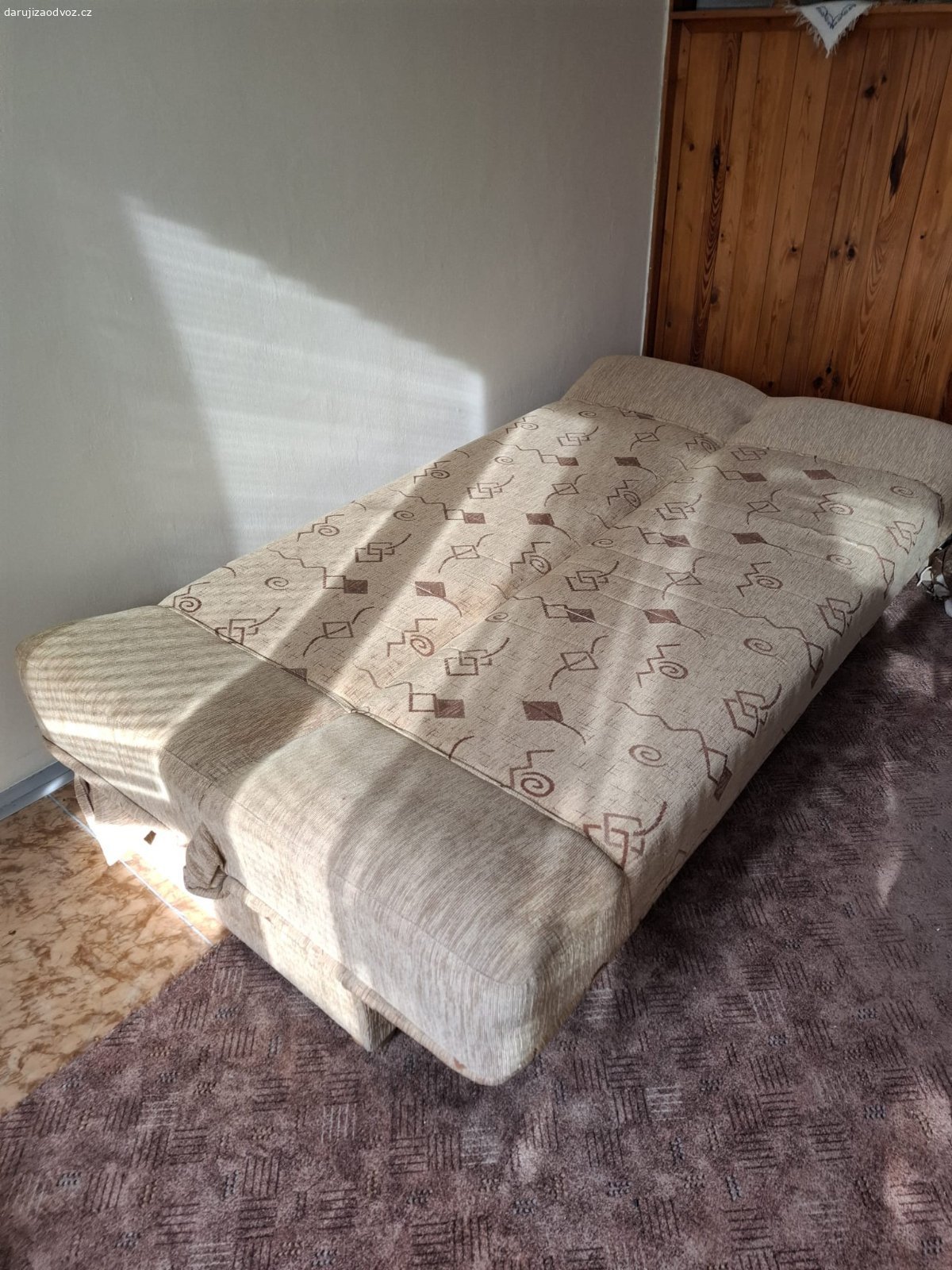 Daruji za odvoz rozkládaci pohovku. Daruji za odvoz rozkladaci pohovku ve výborném stavu.