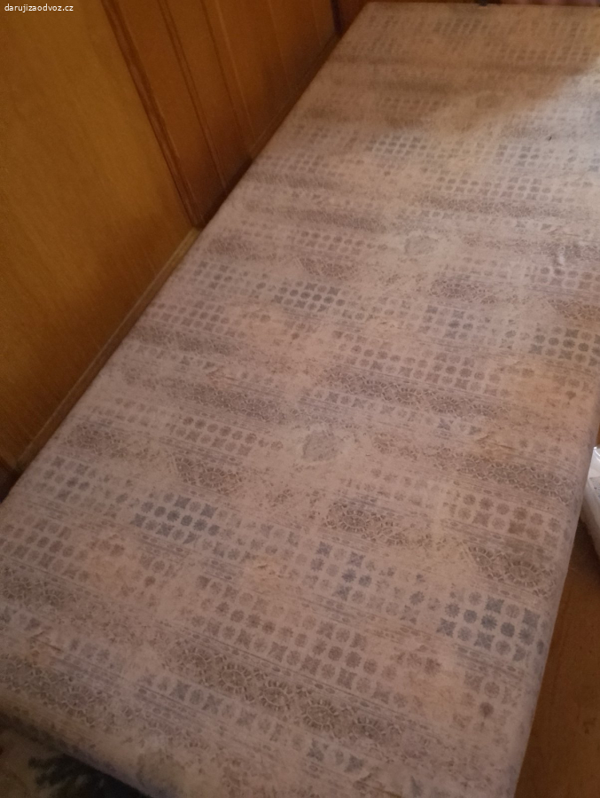 Daruji za odvoz válendu s úložným prostorem