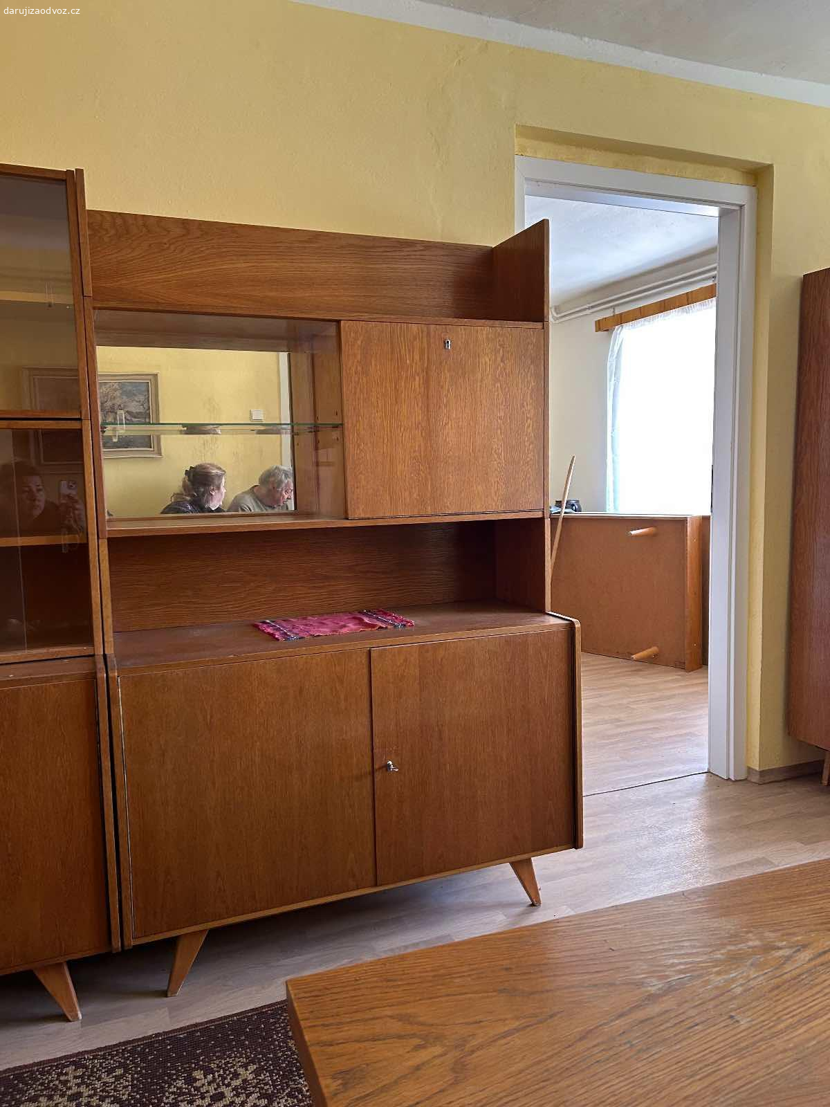 Daruji za odvoz stary nabytek. Daruji za odvoz stary nabytek, v pripade zajmu napisu rozmery do zpravy.