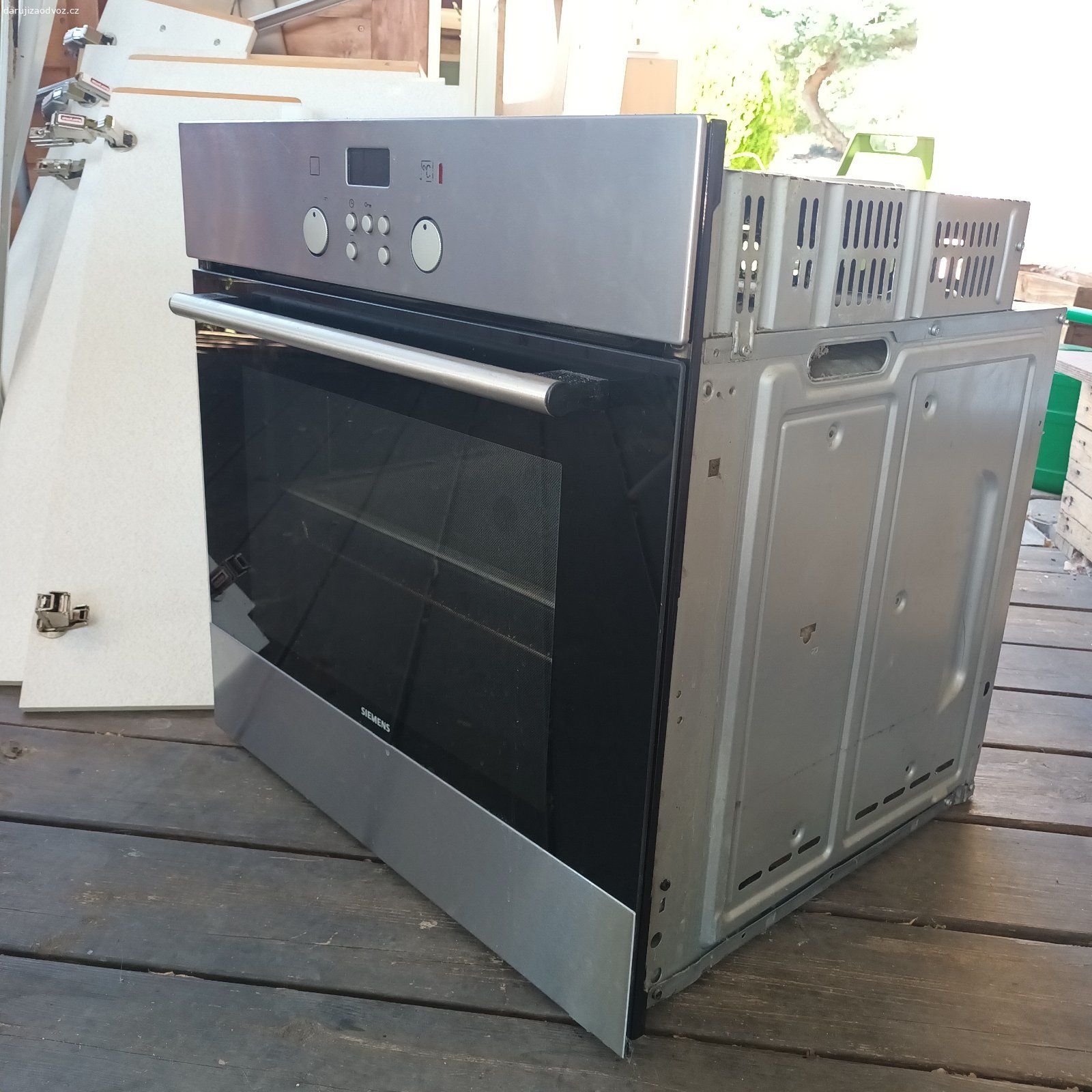 Daruji za odvoz vestavnou troubu Siemens. Plně funkční, smazané popisky na ovládacím panelu


Model HB532E1T
https://www.siemens-home.bsh-group.com/cz/cs/mkt-product/HB532E1T