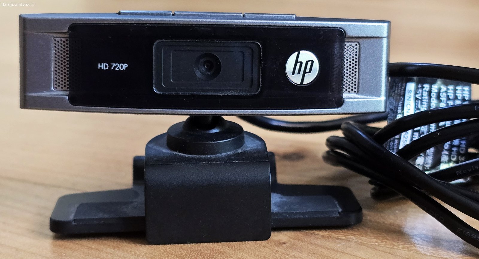 Daruji za odvoz webovou kameru a USB hub. Daruji za odvoz straší webovou kameru (ale v perfektním stavu!) Hewlett-Packard (rozlišení 720 HD) + USB hub Sweex, celkem sedm zásuvek USB 2.0