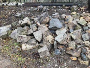 Daruji za odvoz žulové kameny!