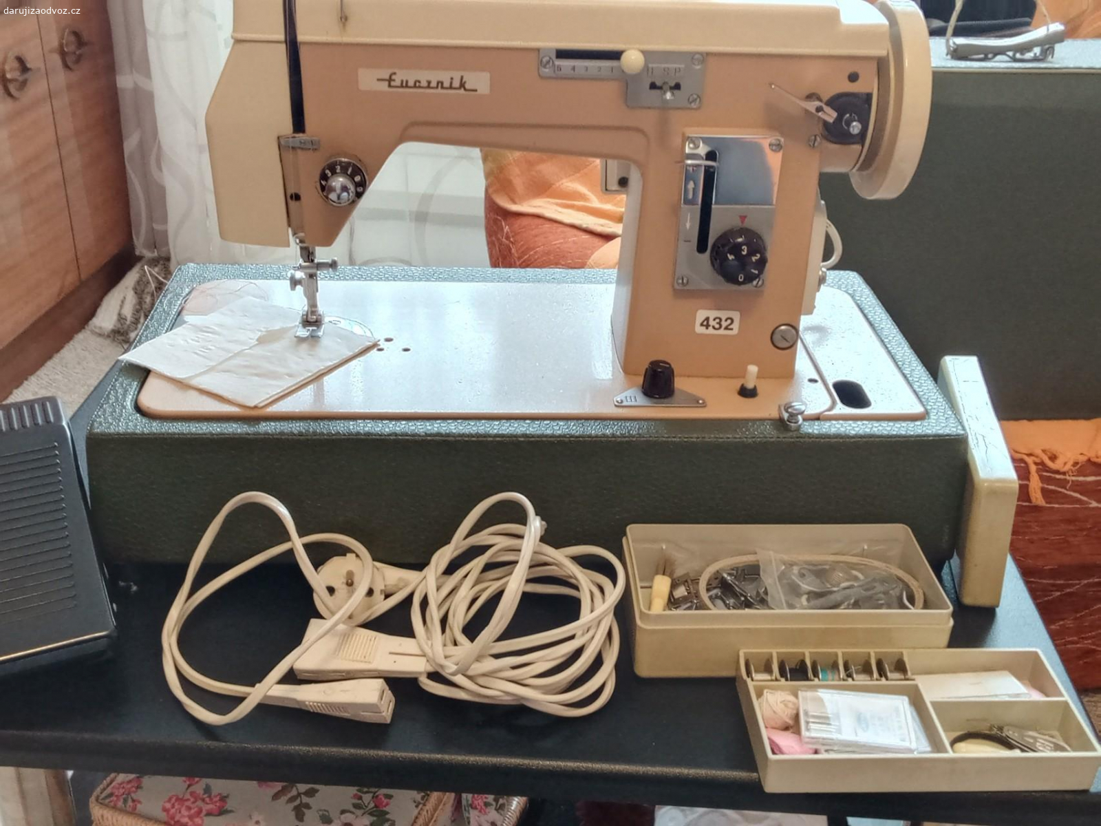 Daruji za odvoz. Za odvoz El.šicí stroj LUCZNIK na N.D. plně funkční r.v. 1970 Frýdek-Místek,spěchá kvůli místa