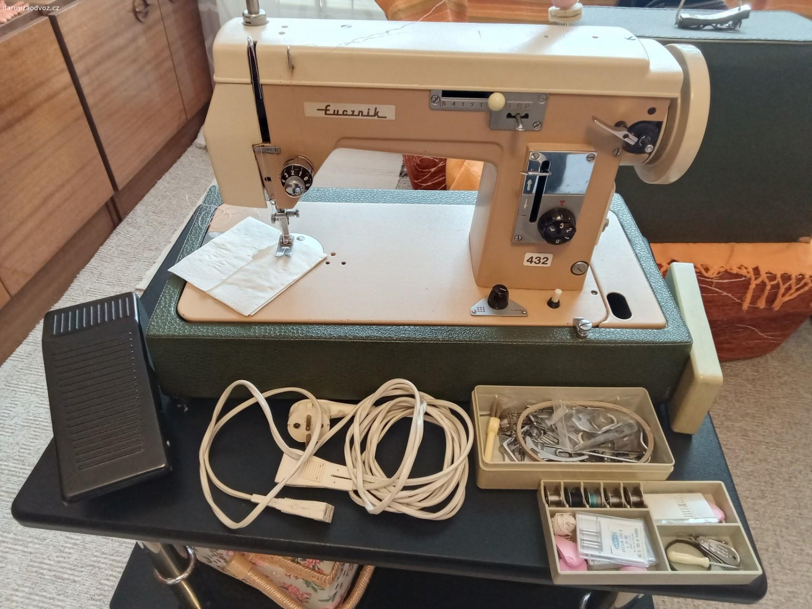 Daruji za odvoz. Za odvoz El.šicí stroj LUCZNIK na N.D. plně funkční r.v. 1970 Frýdek-Místek,spěchá kvůli místa