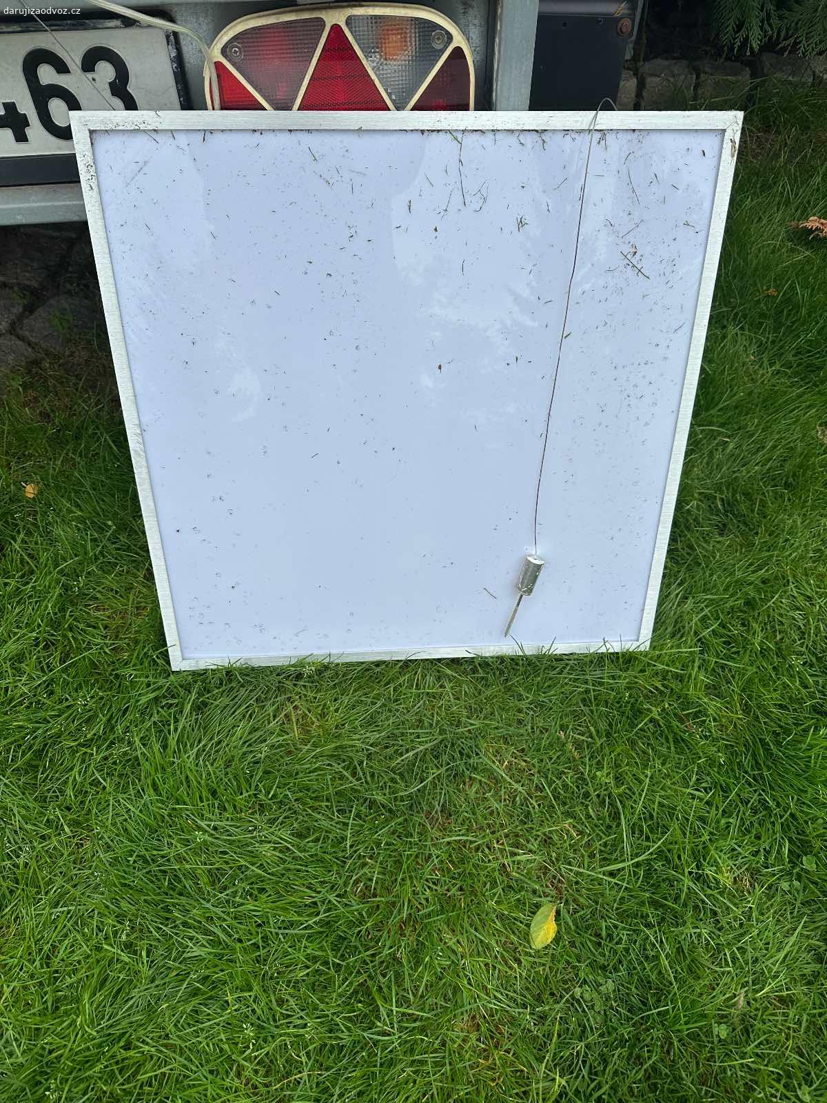 Daruji za odvoz. Stropni svitidla ctvercova 40x40cm 3x,55x55č1x