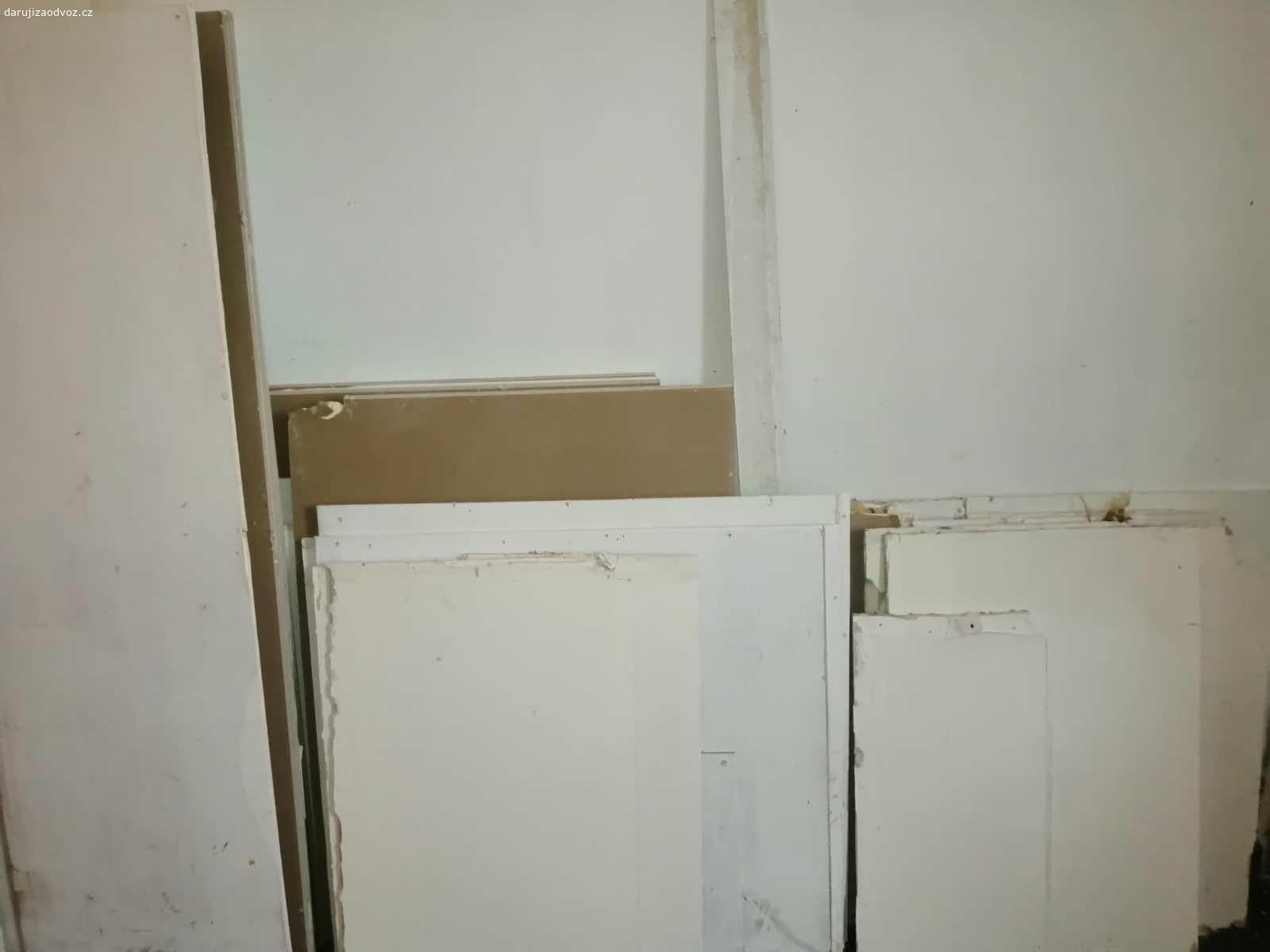 Daruji za odvoz. minerální vatu tloušťka 9 cm, profily a sádrokartonové desky.
Jen vlastní nakládka a odvoz k odběru v blízkosti Prahy 6.
V případě zájmu volejte