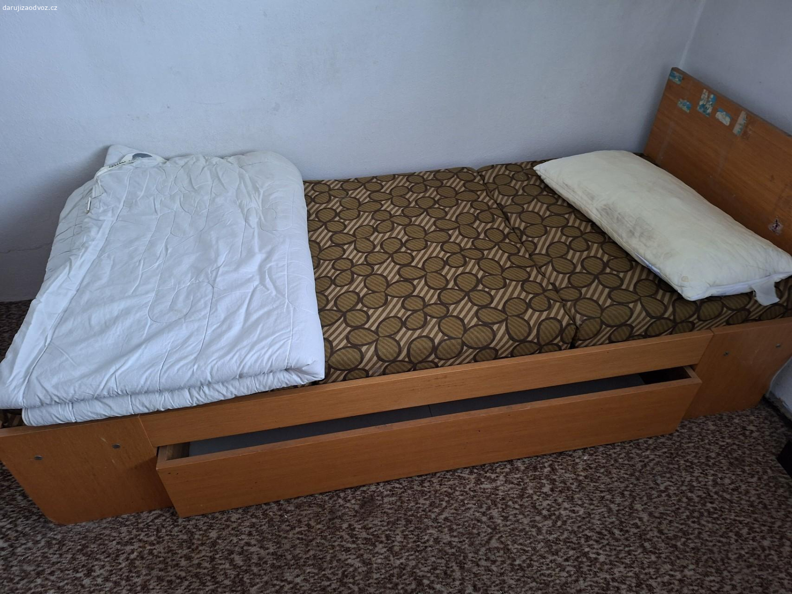 daruji za odvoz. vyklízení - obýbací stěna, sedačky a dalši