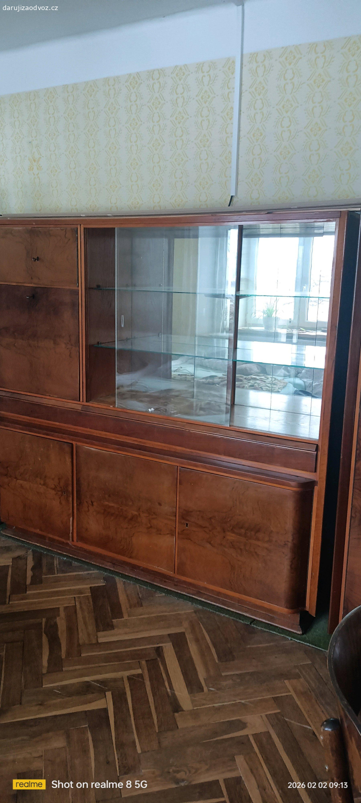 daruji za odvoz. obývací stěnu