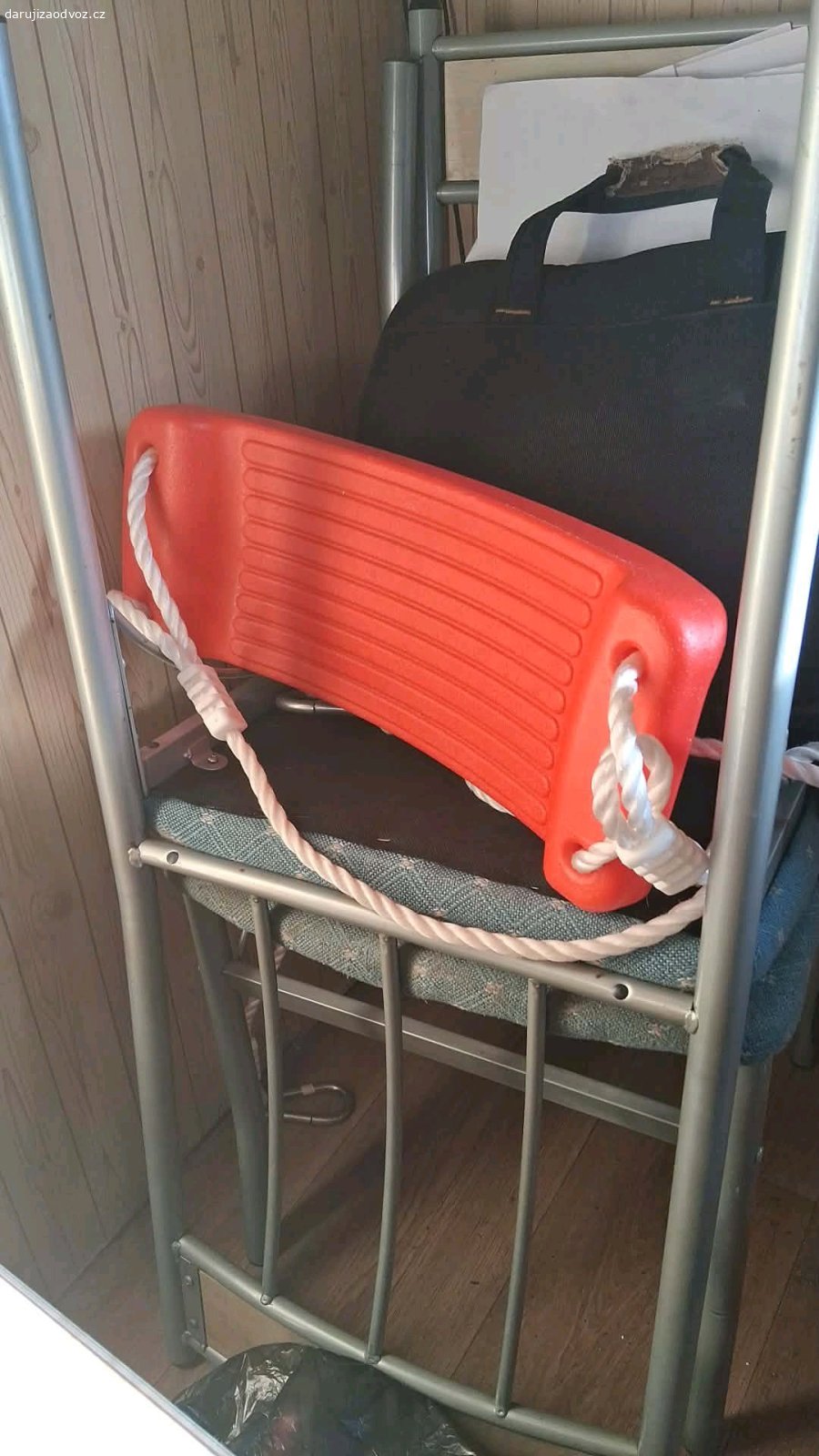 daruji za odvoz. Daruji za odvoz  2 houpačky a jeden stojan