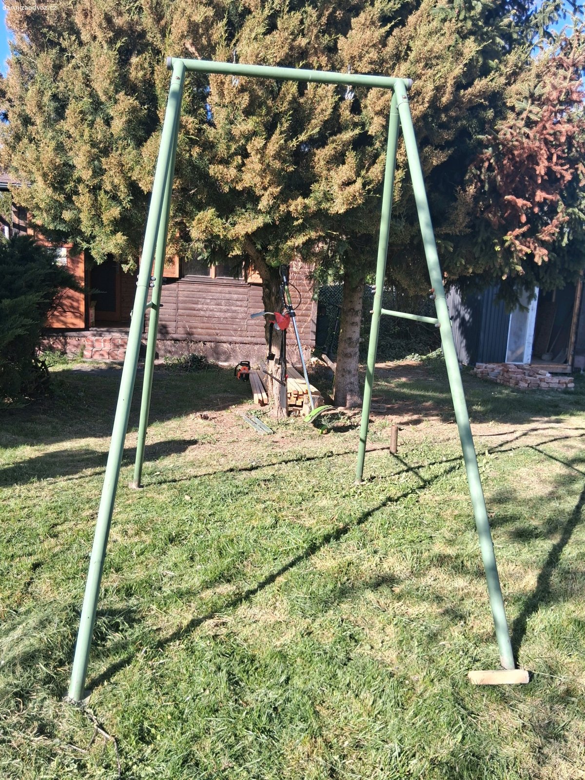 daruji za odvoz. Daruji za odvoz  2 houpačky a jeden stojan