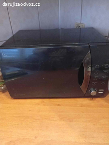 Daruji zachovalý, opotřebovaný nábytek