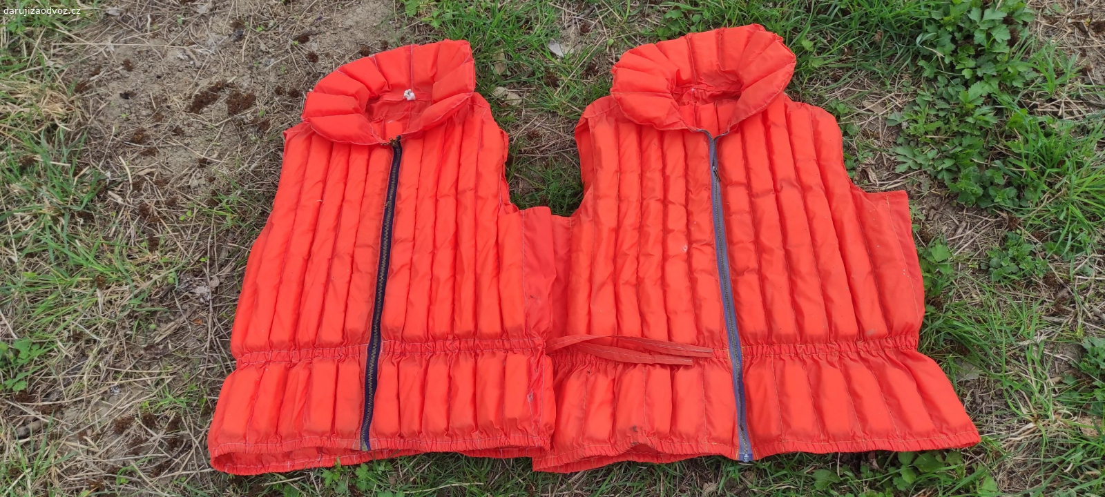 Daruji záchranné vesty 10ks. záchranné vesty, Staré, používané, stav dle foto, u některých je třeba opravit zip.