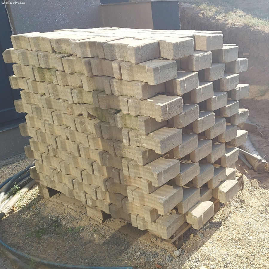 REZERVOVÁNO - zátěžová zámková dlažba 12 m2