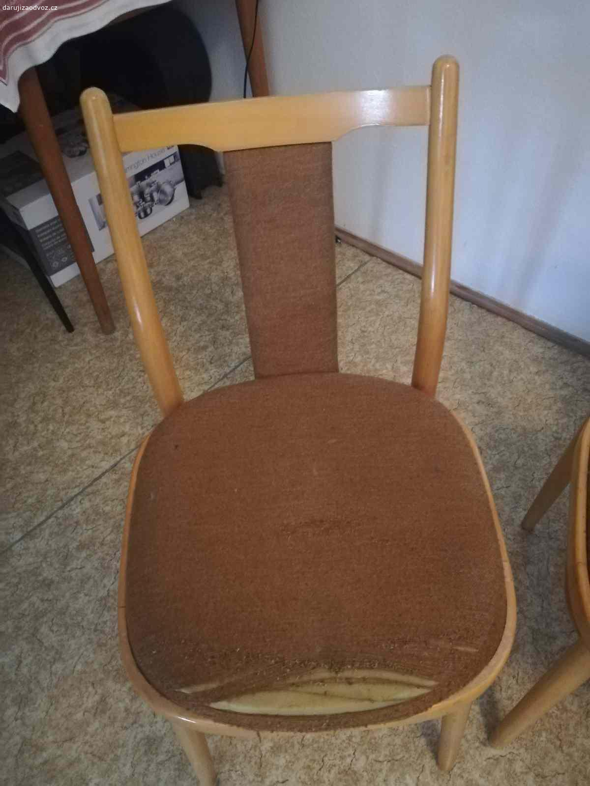 Daruji židle. Daruji 5 židlí, stav viz foto.
Za odvoz z Netřebic.