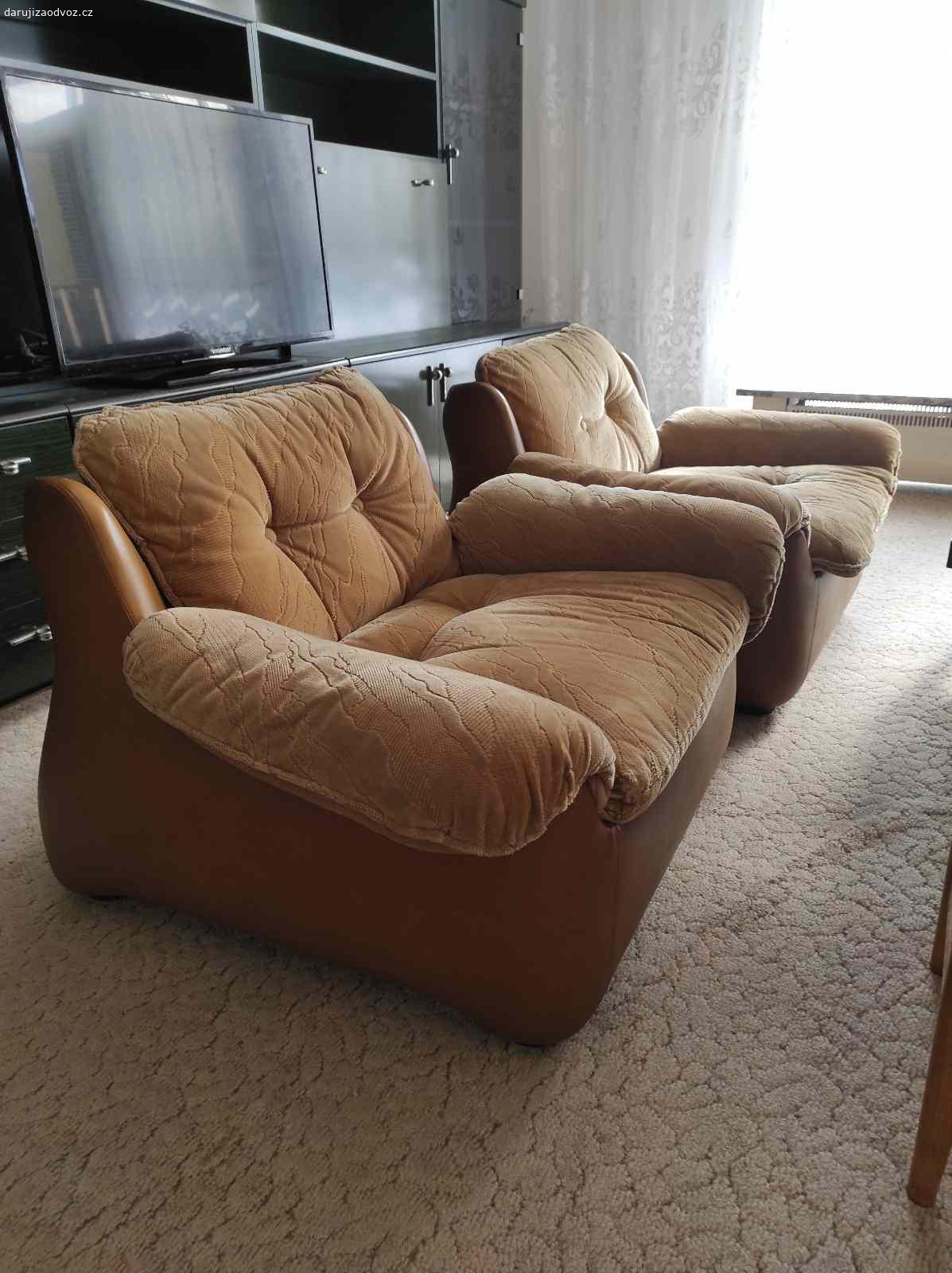 Daruji. Různé skříňky, skříně, postýlku, sedací soupravy, psací stůl.
Mnichovo Hradiště