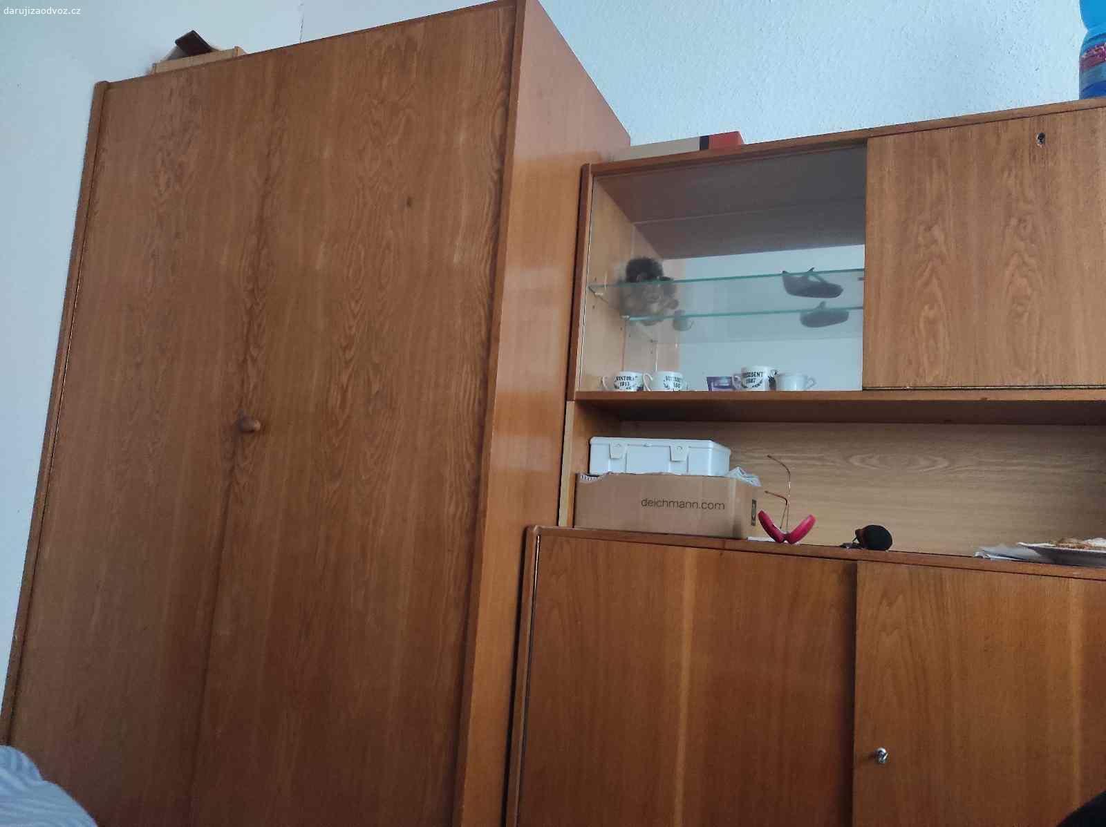 Daruji. Různé skříňky, skříně, postýlku, sedací soupravy, psací stůl.
Mnichovo Hradiště