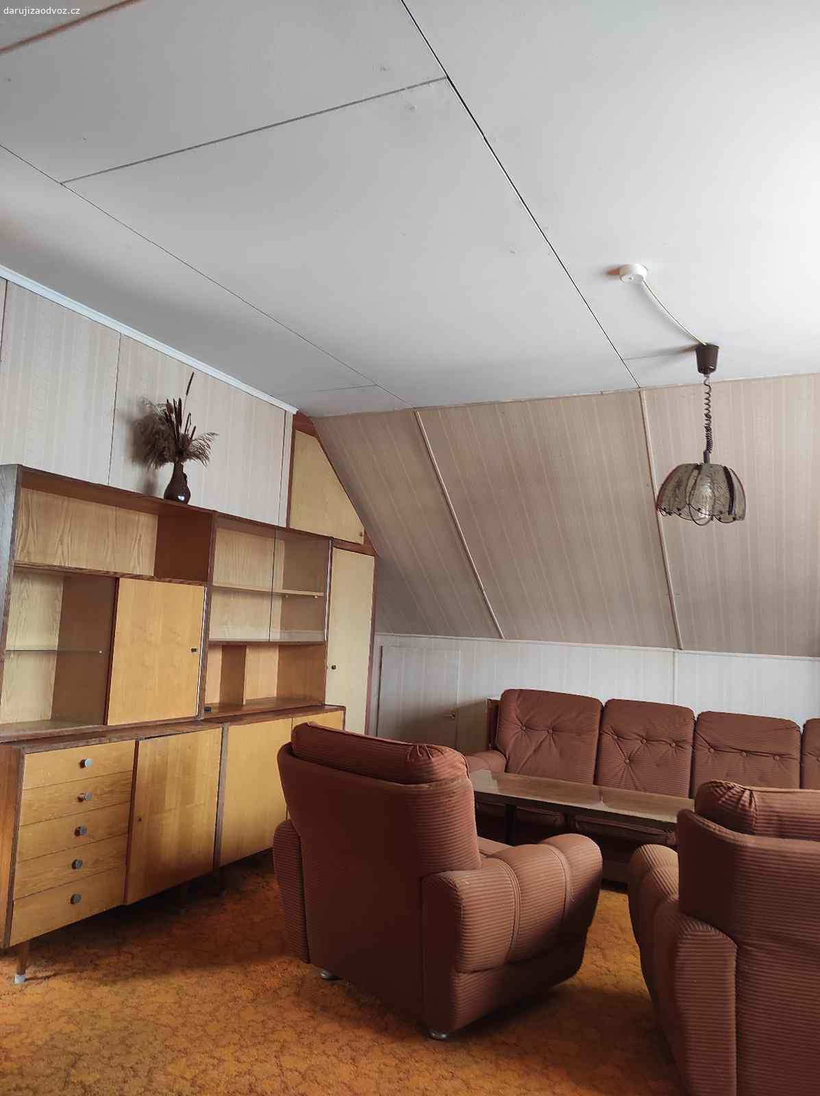 Daruji. Různé skříňky, skříně, postýlku, sedací soupravy, psací stůl.
Mnichovo Hradiště