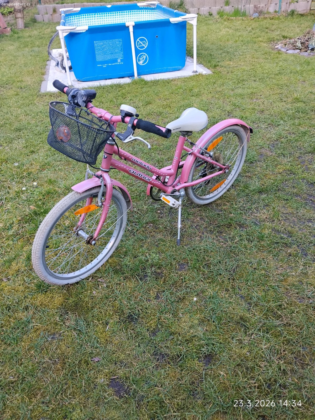 daruji. daruji dvě kola, tříkolku a koloběžku
