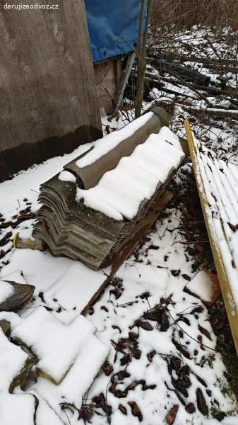 demontované eternitové hrebenáče