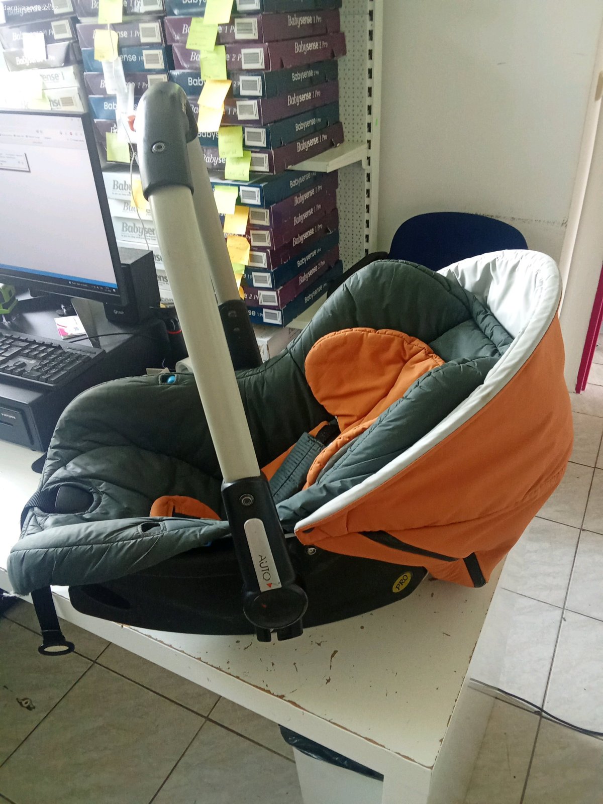 Dětská autosedačka vajíčko 0-13 kg. Daruji dětskou autosedačku vajíčko 0-13 kg. Stav viz. foto