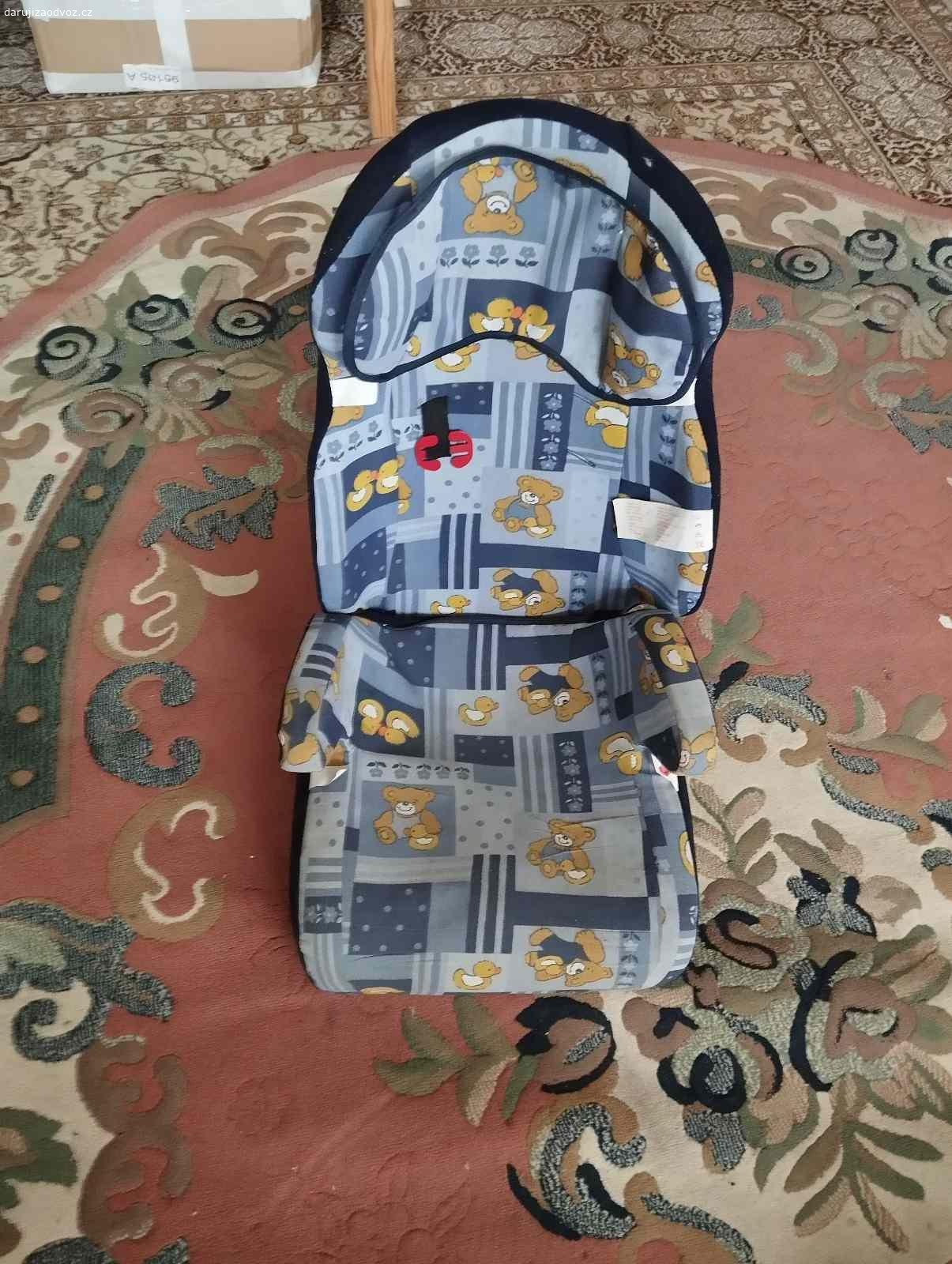 Dětská autosedačka. Starší dětská autosedačka do 18kg.
Málo používaná, funkční, nepoškozená.
Ostatní viz obrázky.
Mohu přidat i polystyrenové podsedáky a opěrku pro větší dítě, viz obrázky.