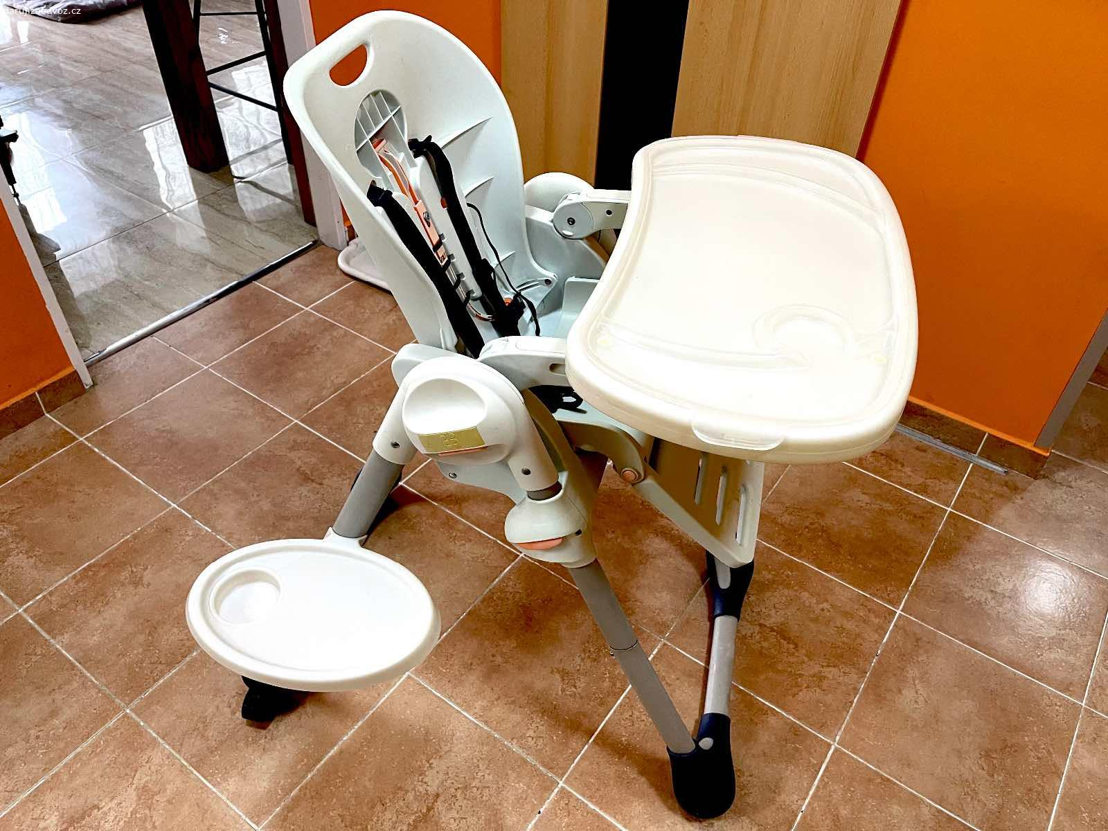 Dětská jídelní židlička Chicco. Daruji dětskou jídelní židličku Chicco ve výborném stavu, stačí dokoupit potah. Nikam neposílám, pouze osobní odběr v Modleticích Praha-východ