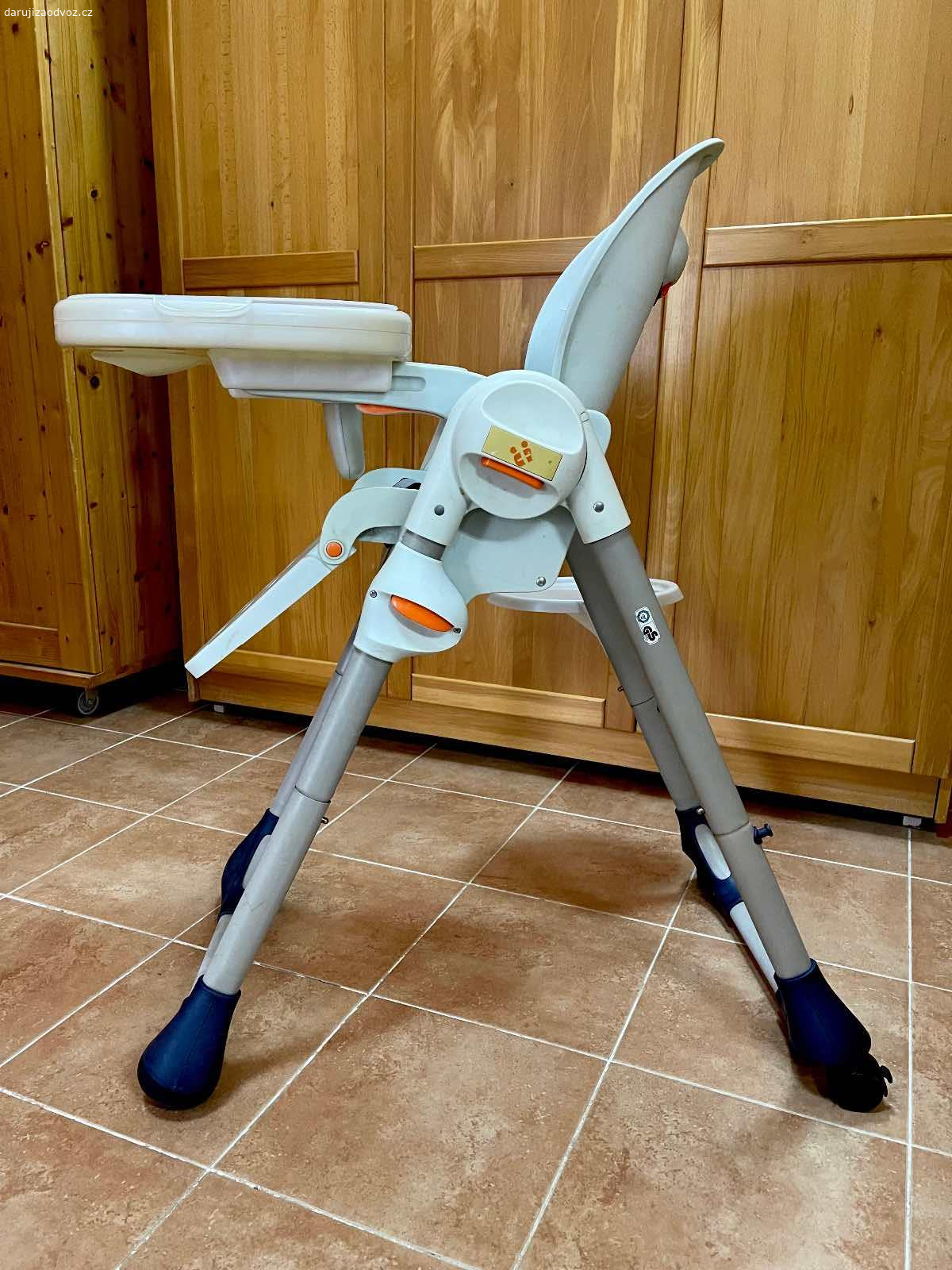 Dětská jídelní židlička Chicco. Daruji dětskou jídelní židličku Chicco ve výborném stavu, stačí dokoupit potah. Nikam neposílám, pouze osobní odběr v Modleticích Praha-východ