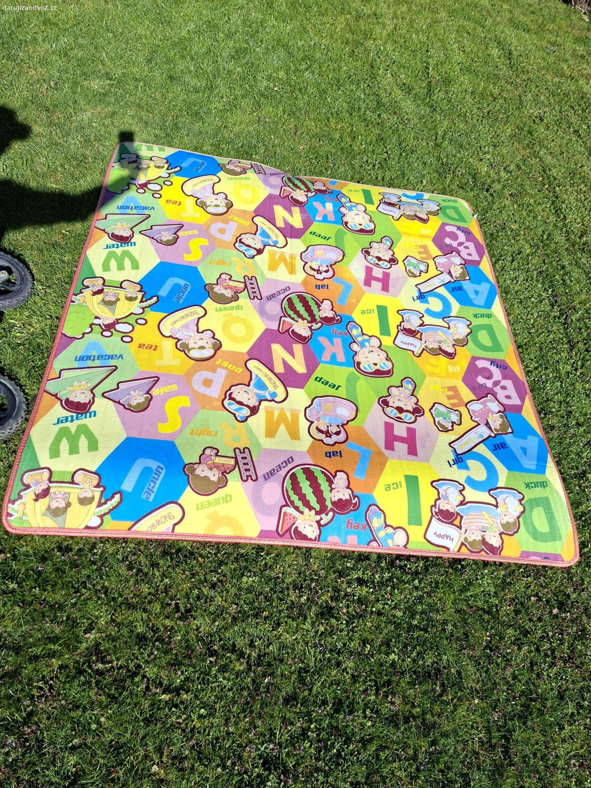 Dětská podložka. cca 2 x 2 m, výborná