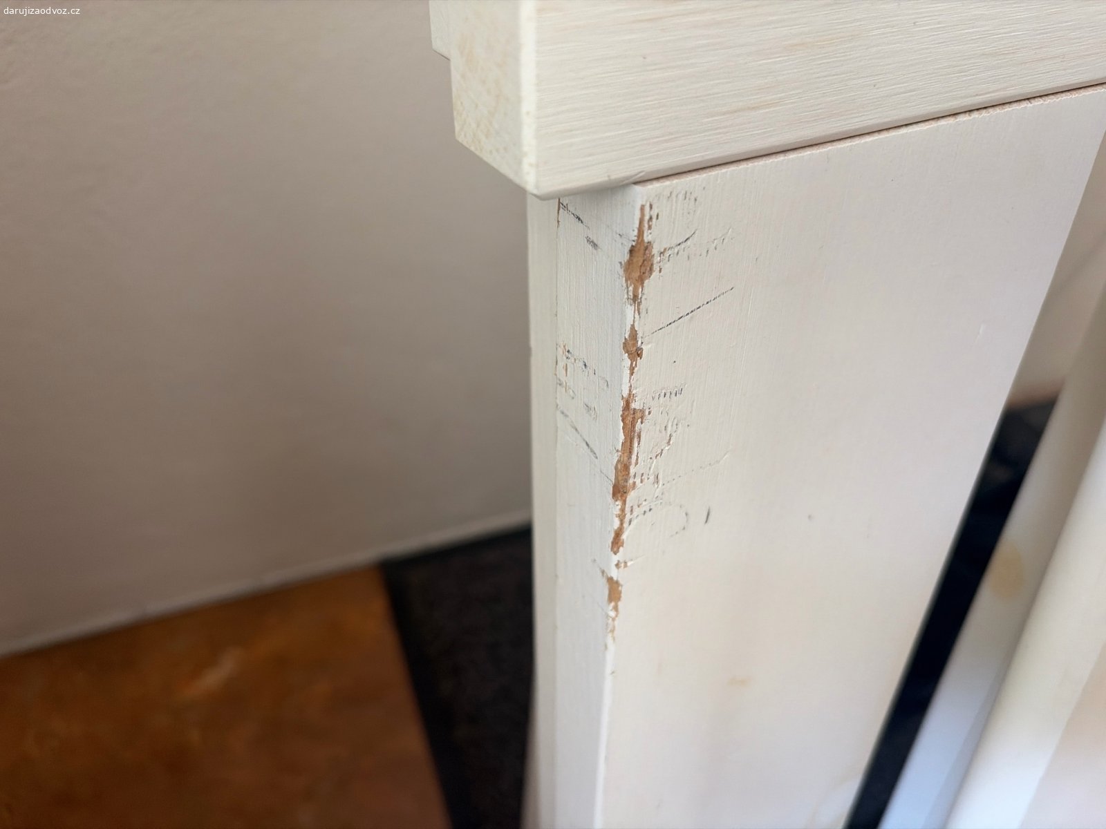 dětská postel s matrací. dřevěná postel se zabranou - ikea singlar bílá
bude potřeba přetřít - časem ztmavly suky a na čele jsou oděrky  viz.foto