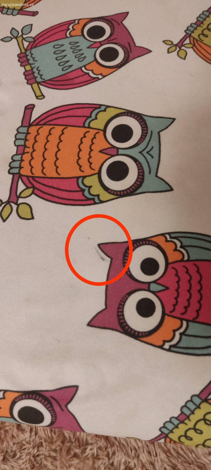 Dětská postel. Válenda je funkčně v dobrém stavu s úložným prostorem. Kromě kosmetických vad,pár fleků od fix a slizu na hraní. Daruji ohledně předělání pokoje do kterého tam nezapadá.