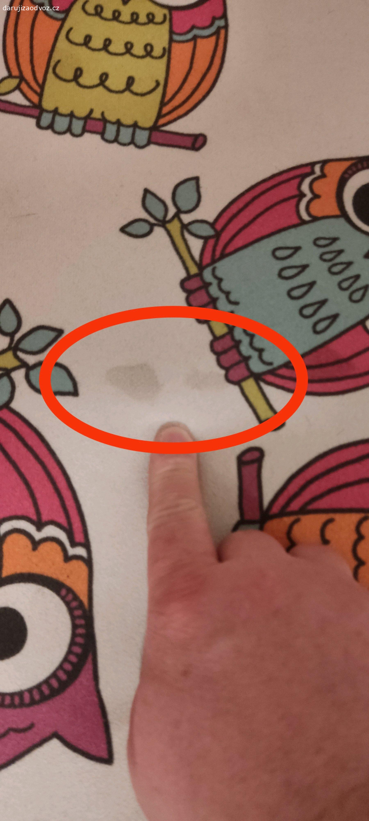 Dětská postel. Válenda je funkčně v dobrém stavu s úložným prostorem. Kromě kosmetických vad,pár fleků od fix a slizu na hraní. Daruji ohledně předělání pokoje do kterého tam nezapadá.